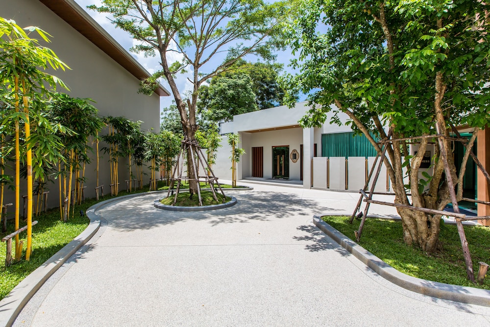 AtEase Phuket Patong 79/82