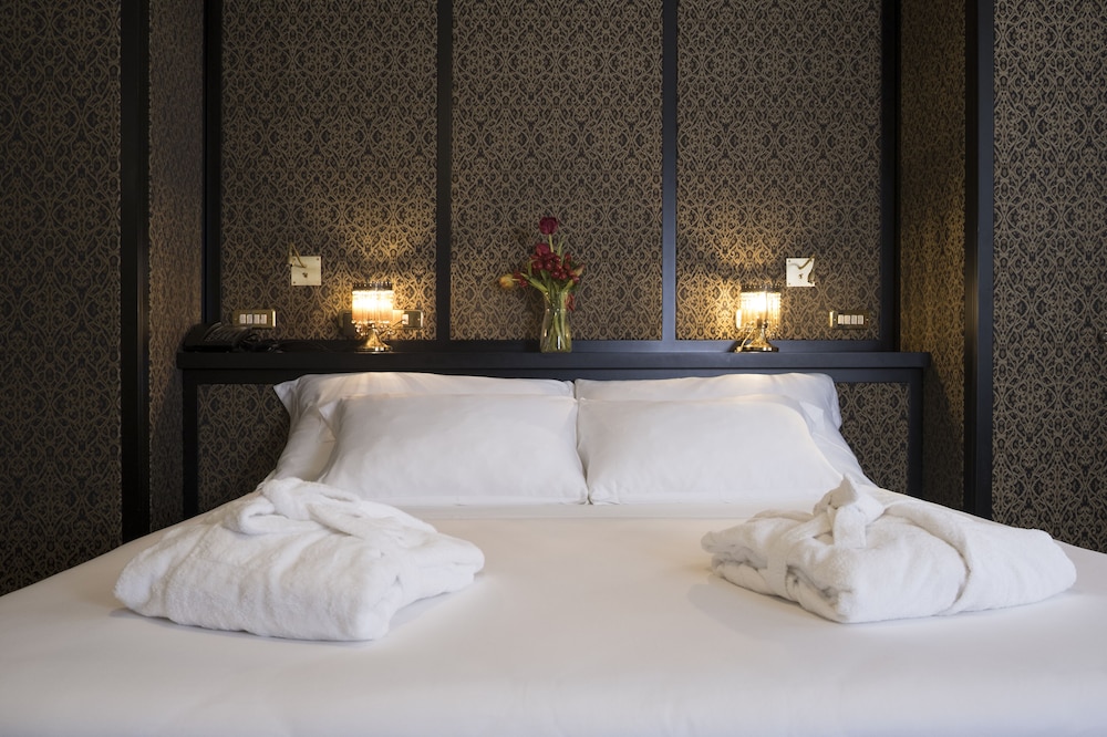 Hotel Locarno 33/73