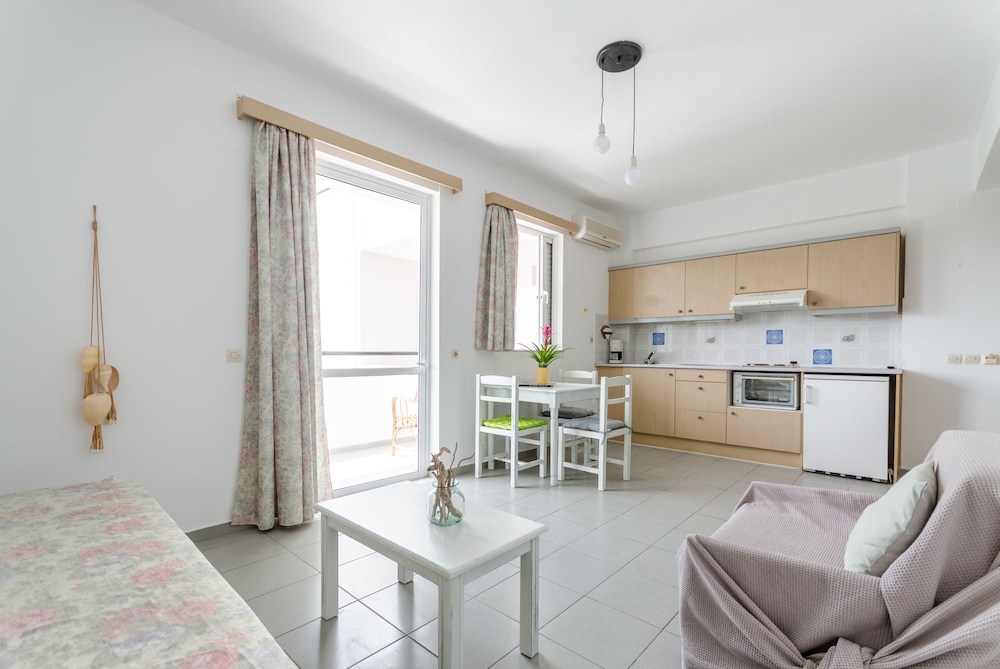 Happiness Apartments 52/75