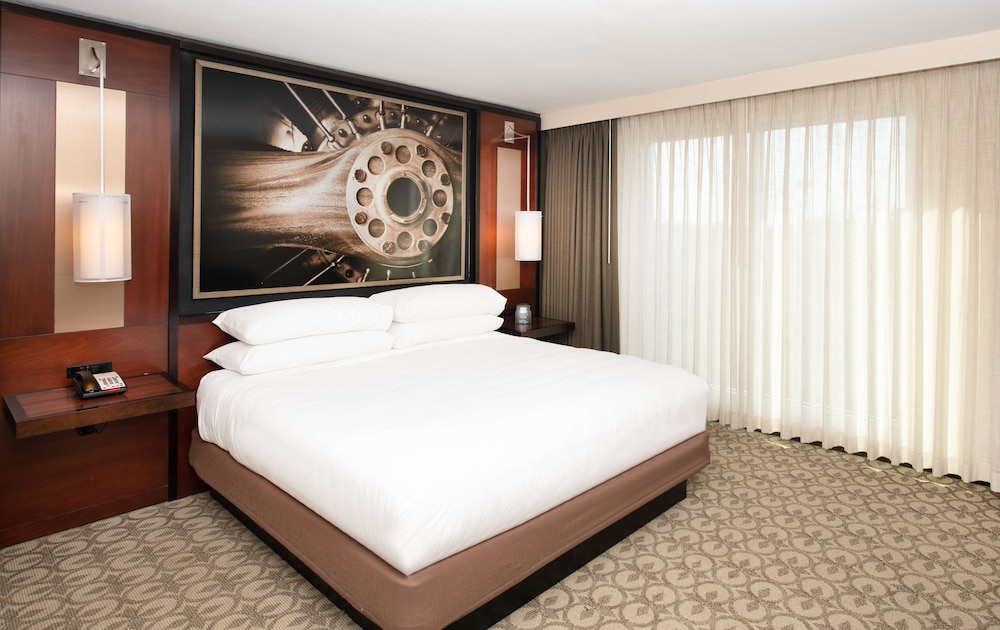 2 ROOMS, SUITE, KING BED, SOFA