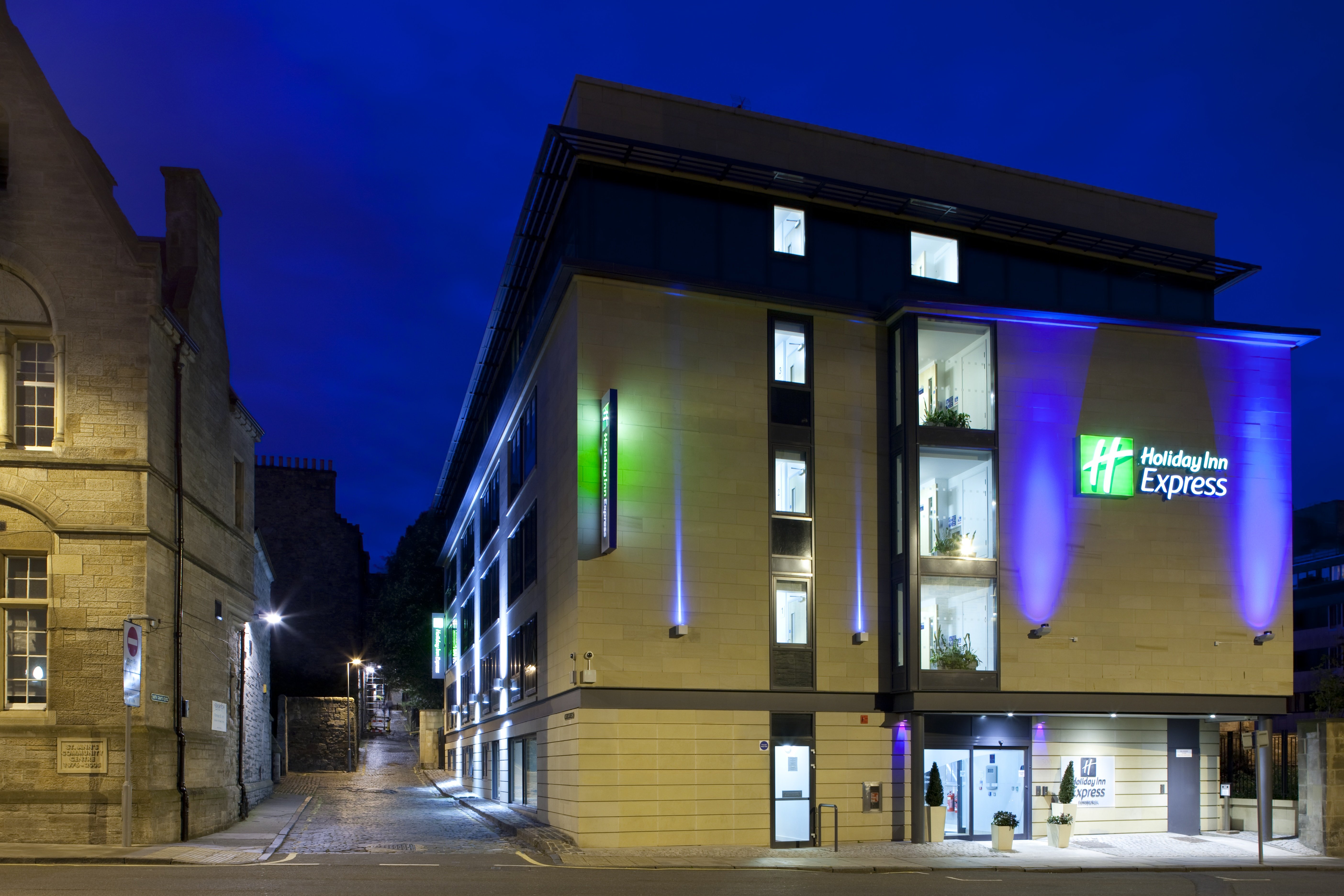 Holiday Inn Express Edinburgh Royal Mile 3/77
