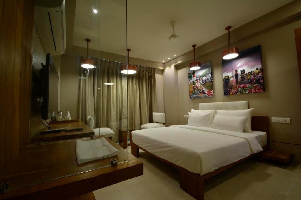 URBANE THE HOTEL 14/18