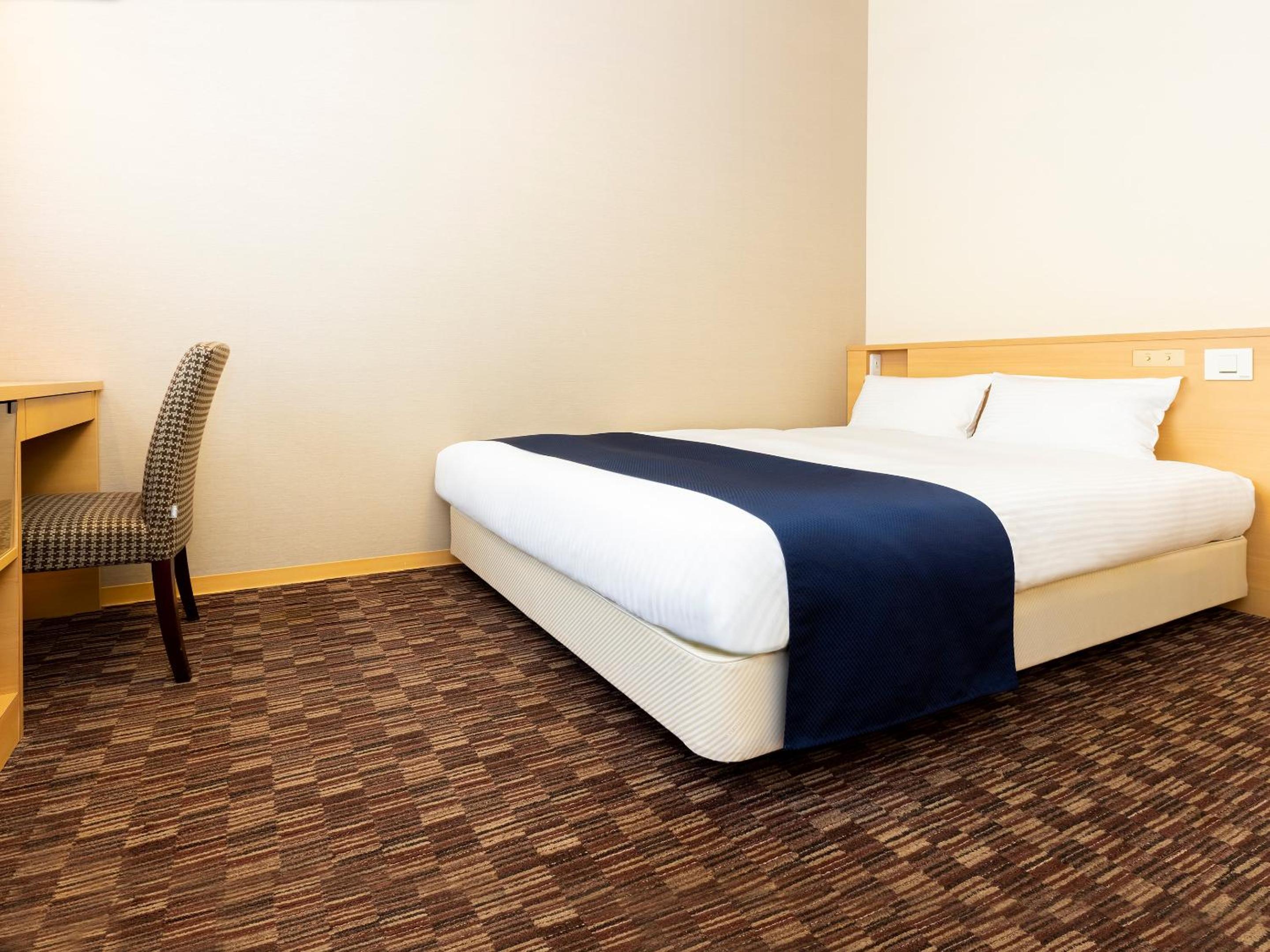 Room, Semi Double Bed