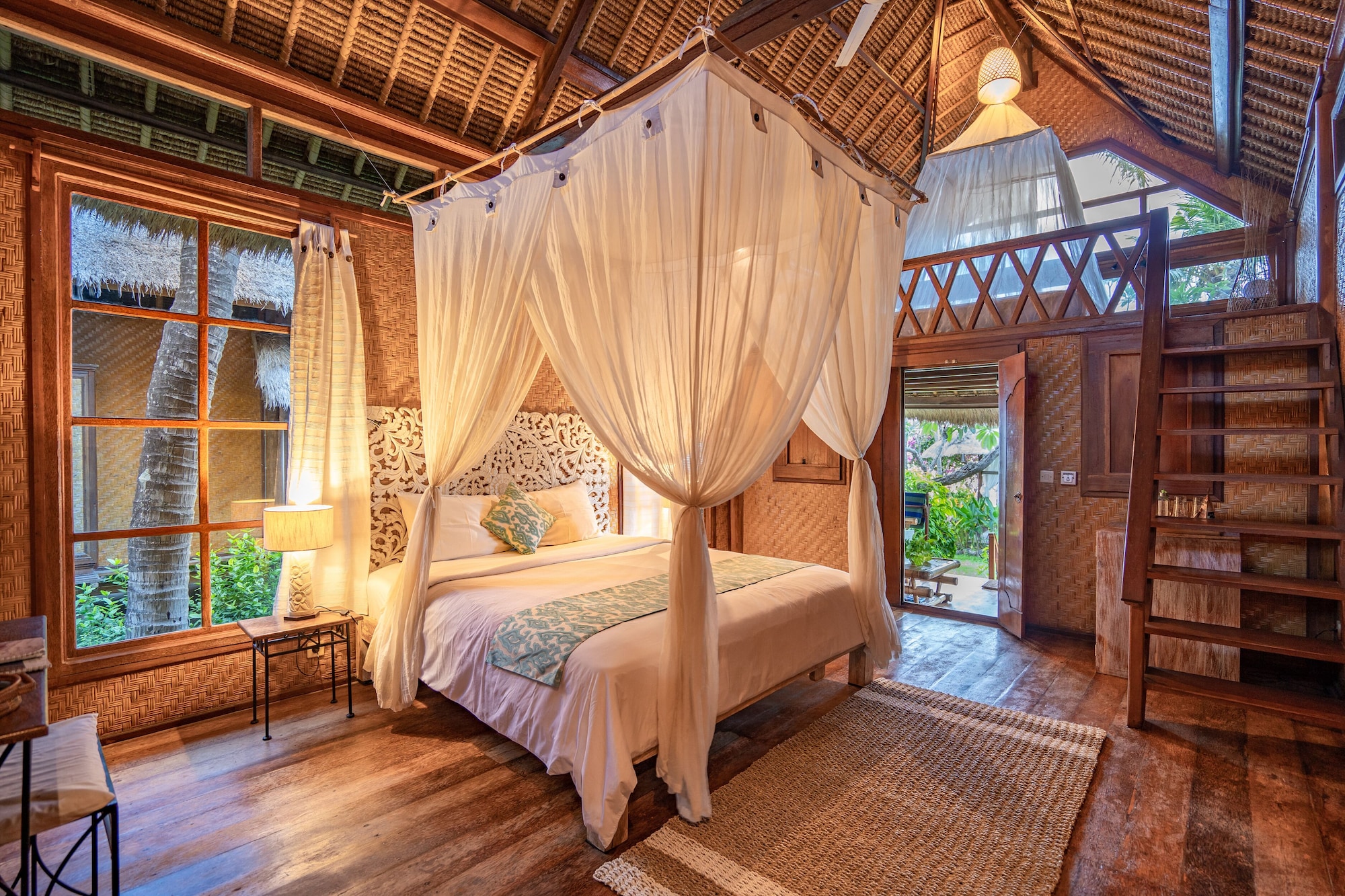 Bungalow, Garden View