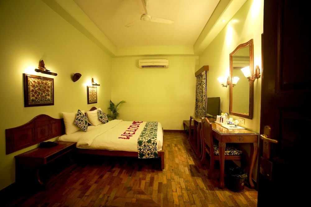 PALACE ON GANGES 13/50