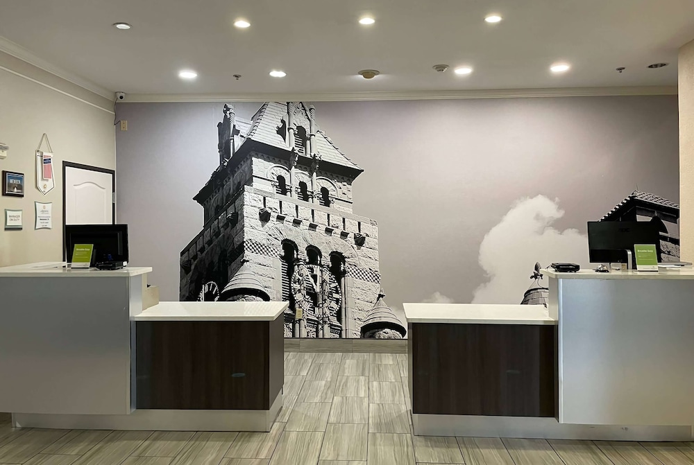 La Quinta Inn And Suites By Wyndham Waxahachie 7/40