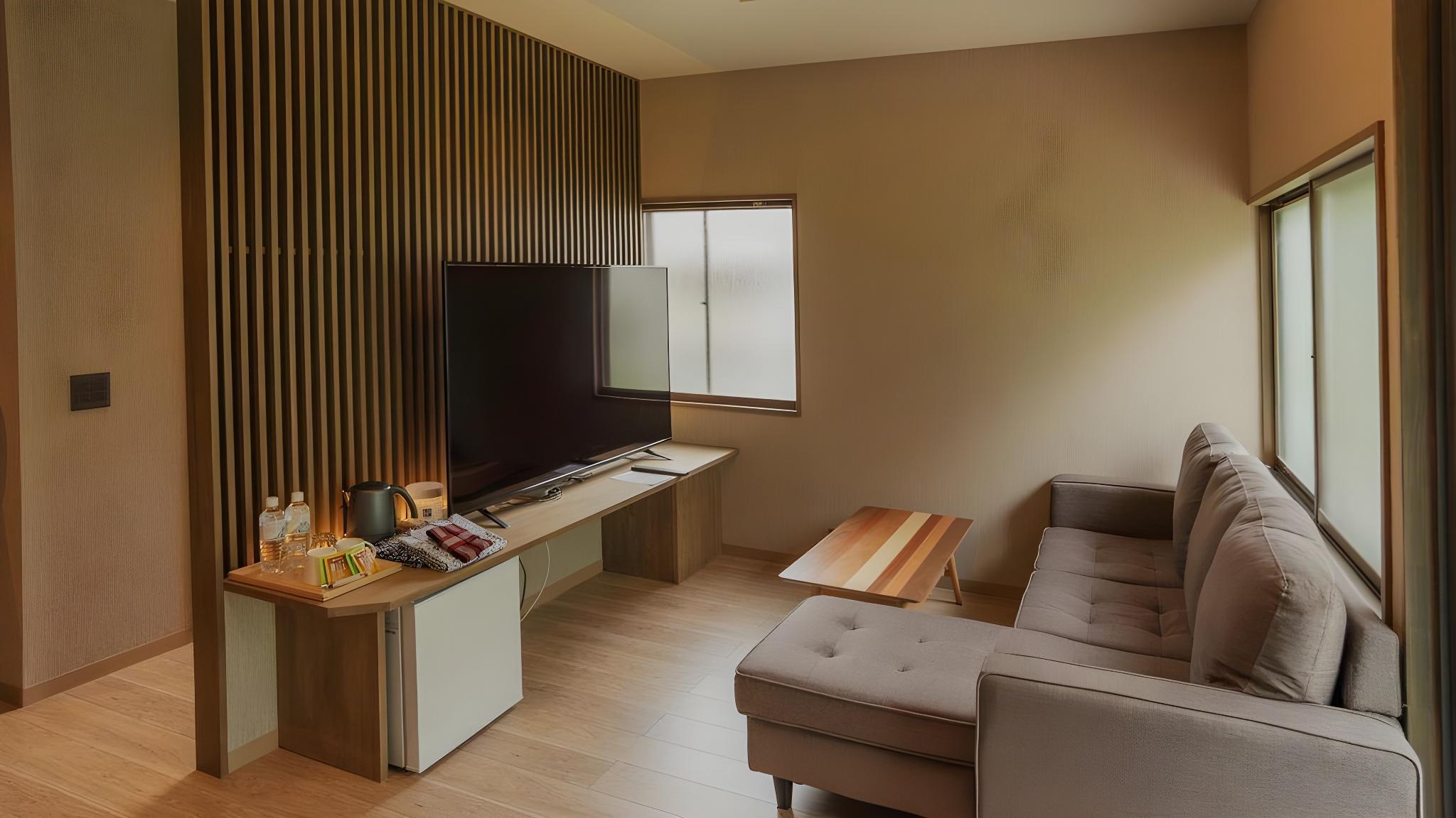 Maisonette, Twin Beds, Bathtub, Annex