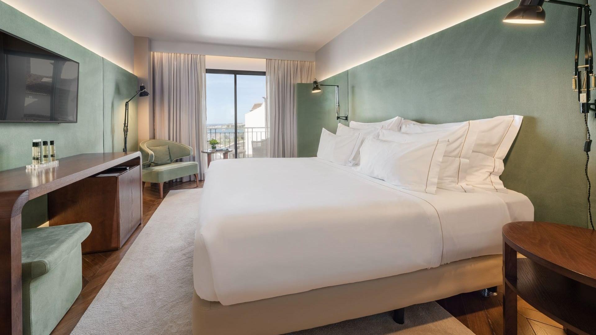 Standard, Double Bed, Bay View, Balcony