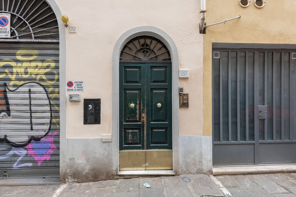 The Painter's House In Santa Croce 1/40