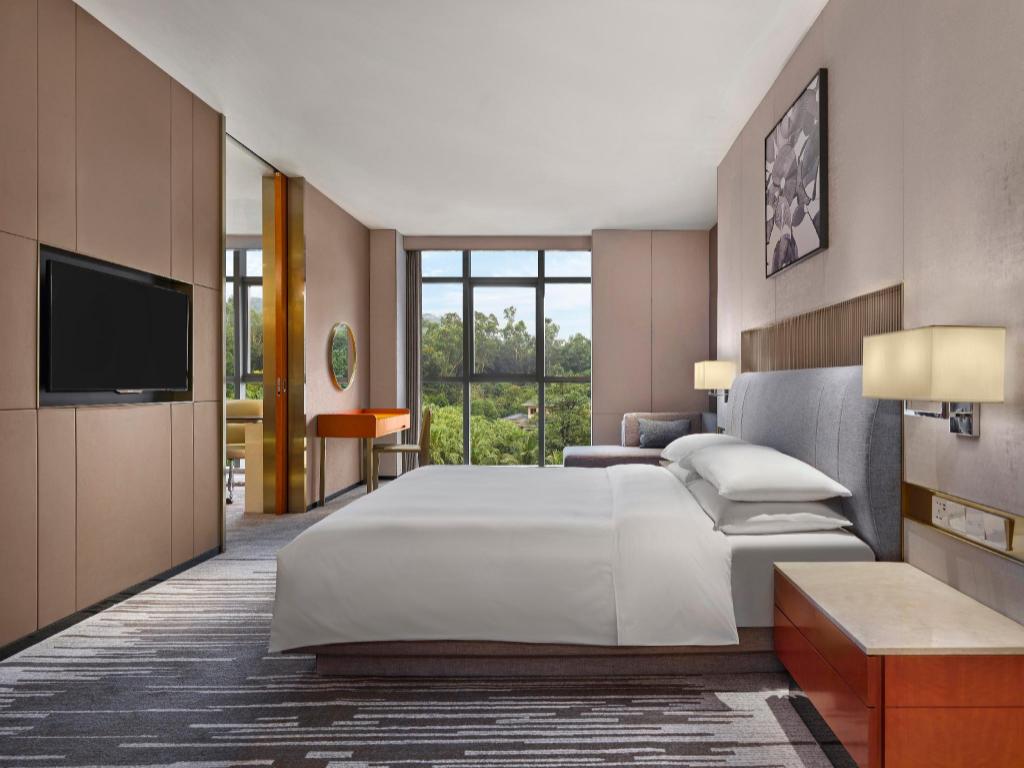 Mountain, Executive, Suite, Queen Bed, Mountain View, Club Lounge Access