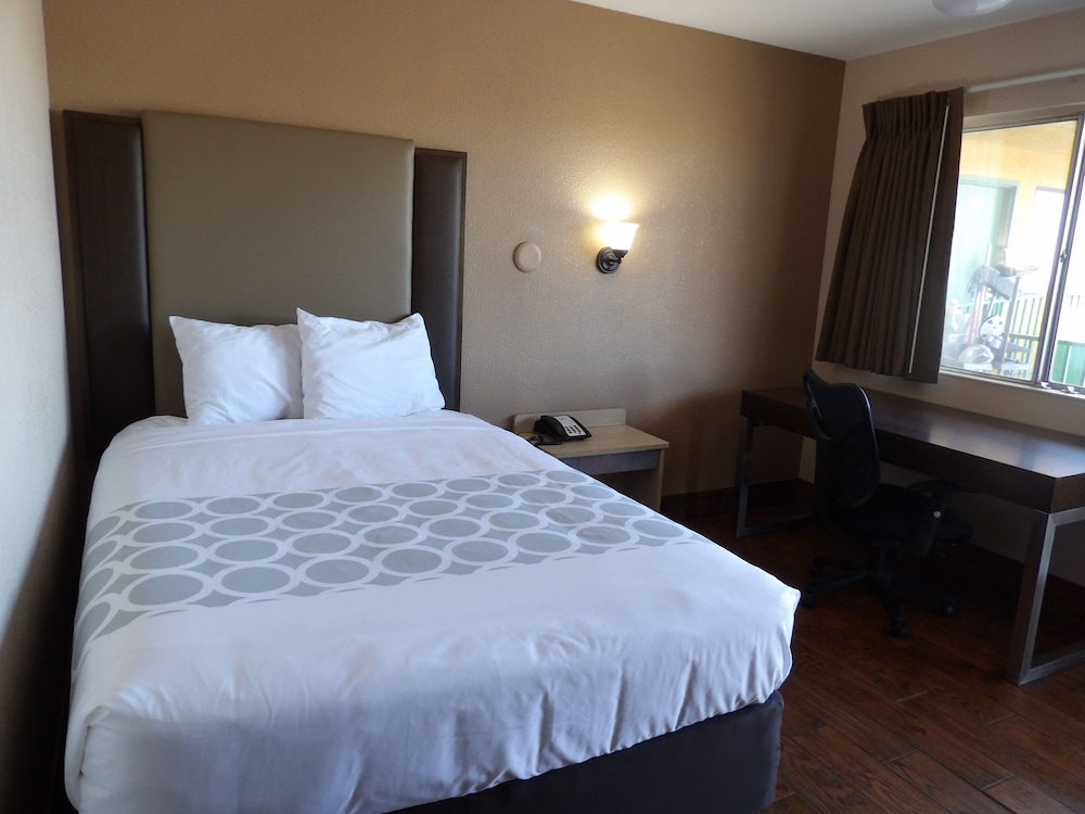 غرفة قياسية بسرير مزدوج لذوي الإعاقة، Econo Lodge Inn & Suites Yuma 2/3