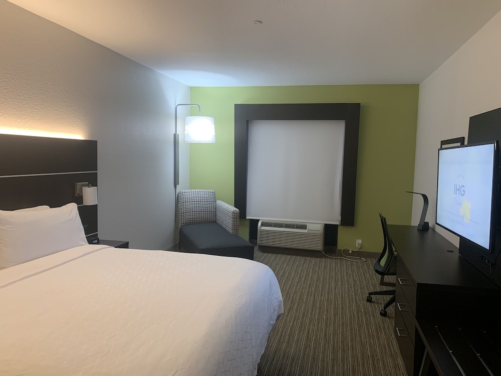 Holiday Inn Express Hotel and Suites Greenville 15/64