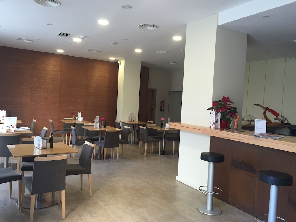 Apartamentos Plaza Picasso 57/71