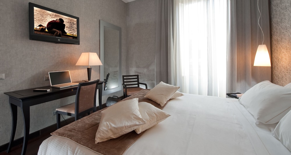 Fiume Hotel 13/53