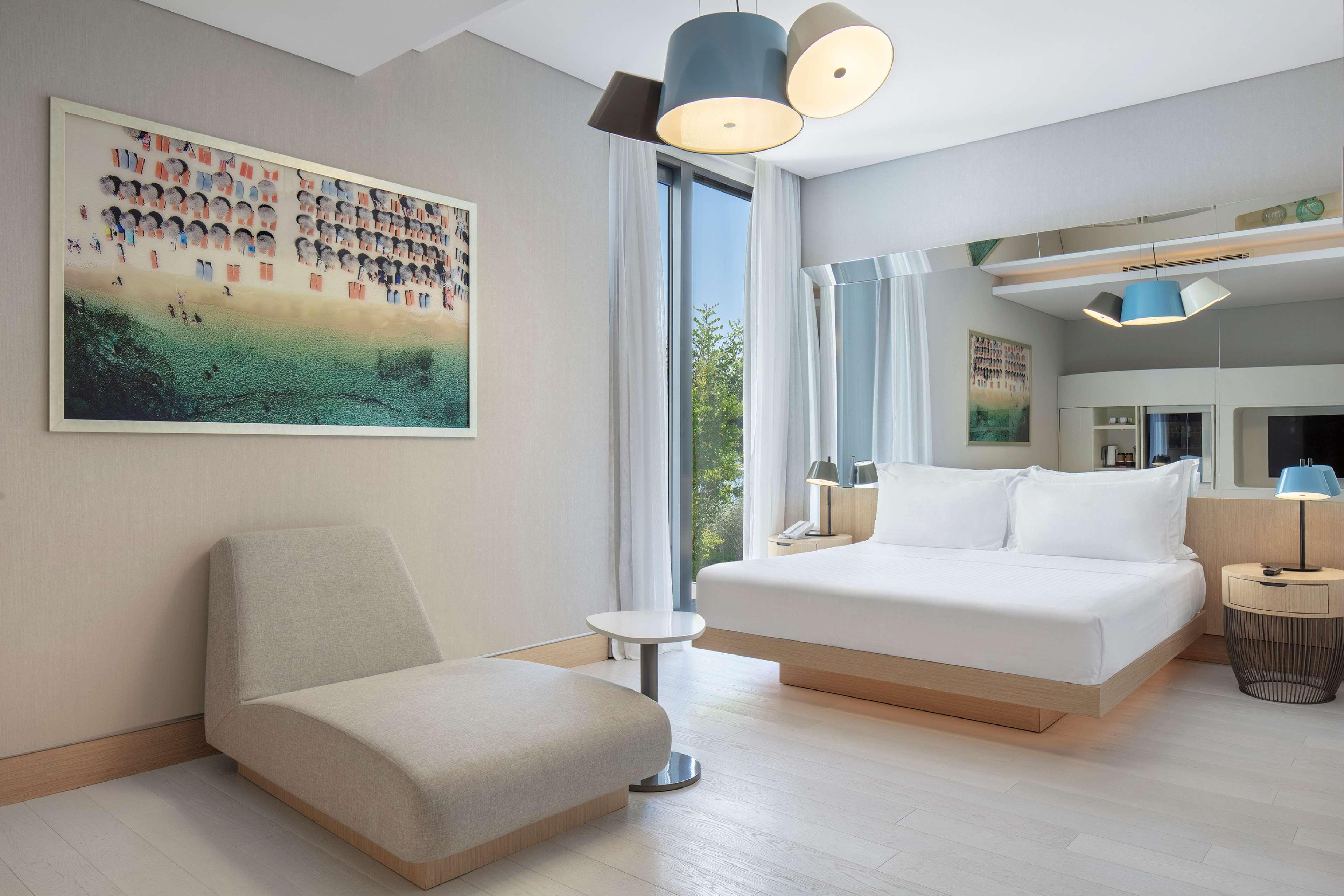 4 BEDROOMS, VILLA
