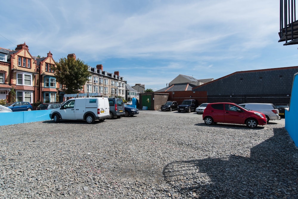 Gwesty Marine Hotel 40/50