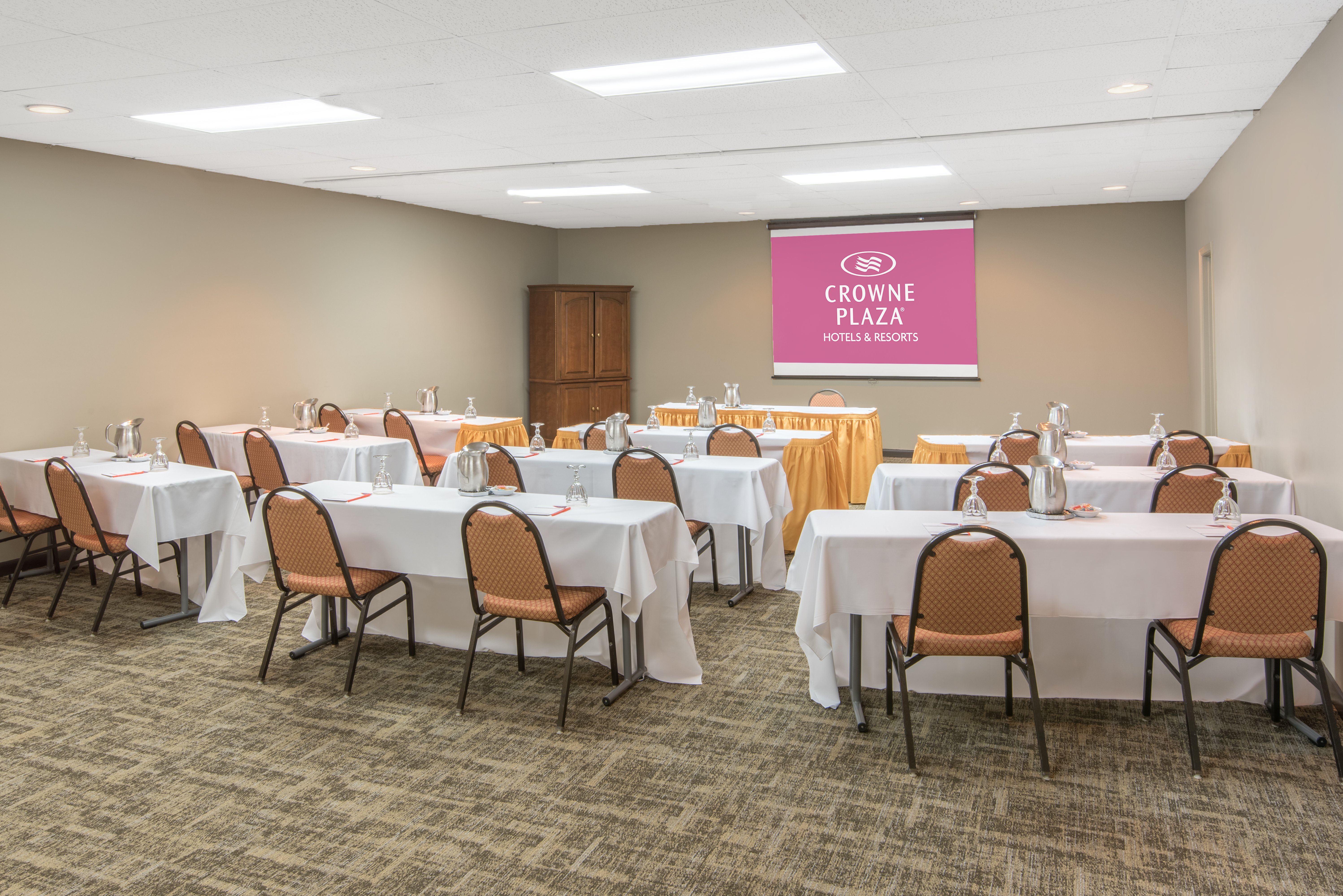 Crowne Plaza Hickory 40/61