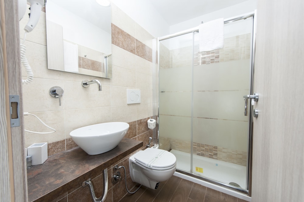 Trinity Luxury Rooms 58/66