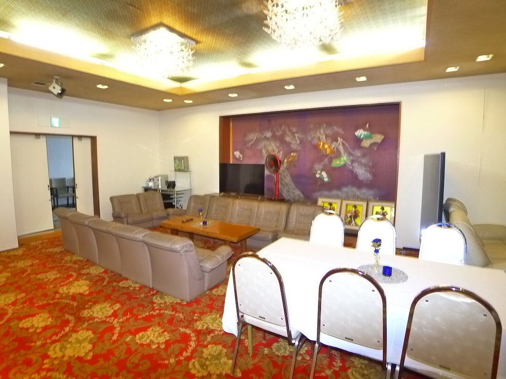 New Makomo Hotel 33/61