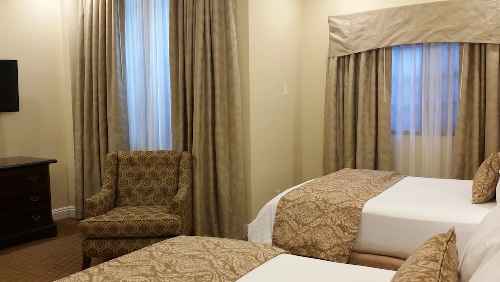 Best Western Plus Sunset Plaza Hotel 49/83