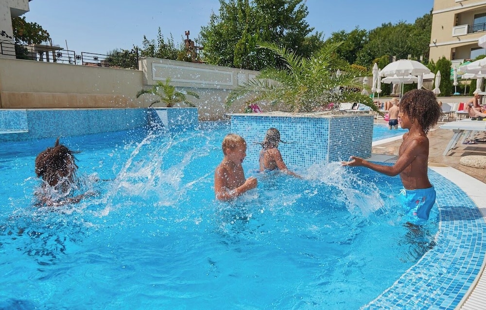 Penelope Palace Apart Hotel 80/87