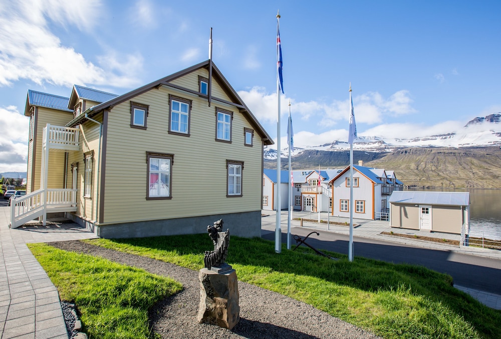 Fosshotel Eastfjords 48/50