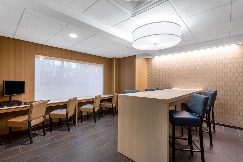 Microtel Inn & Suites by Wyndham Amsterdam 42/61