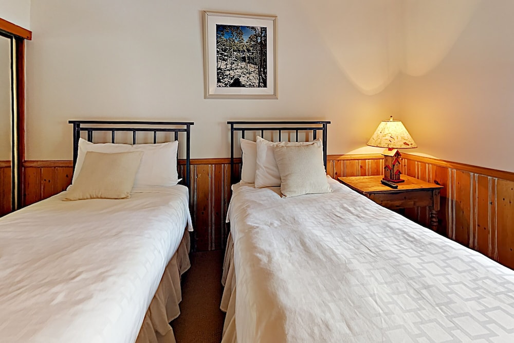 Timberline Condominiums 25/81