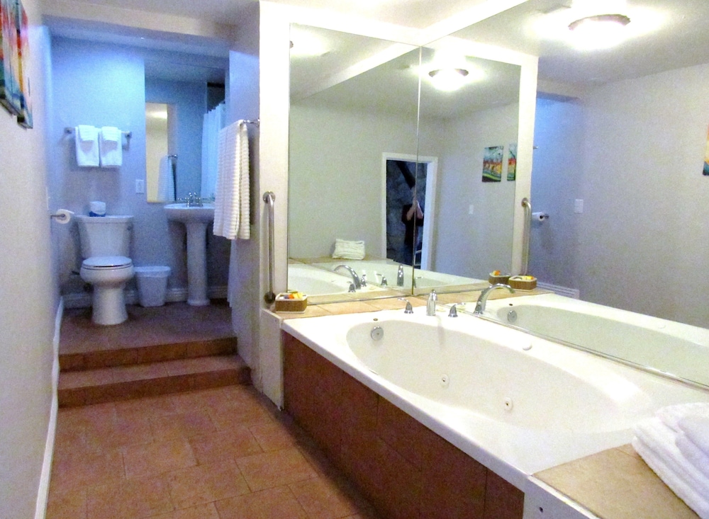 DELUXE, SUITE, MULTIPLE BEDS, MOUNTAIN VIEW, TERRACE