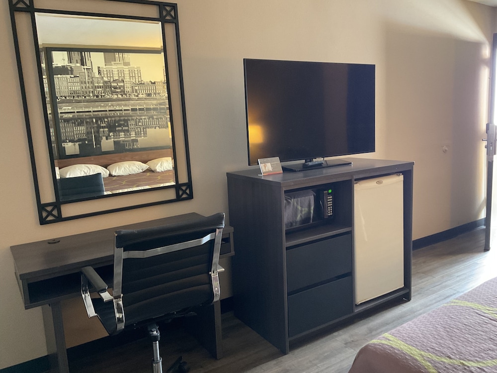 Super 8 by Wyndham Chattanooga/East Ridge 8/53