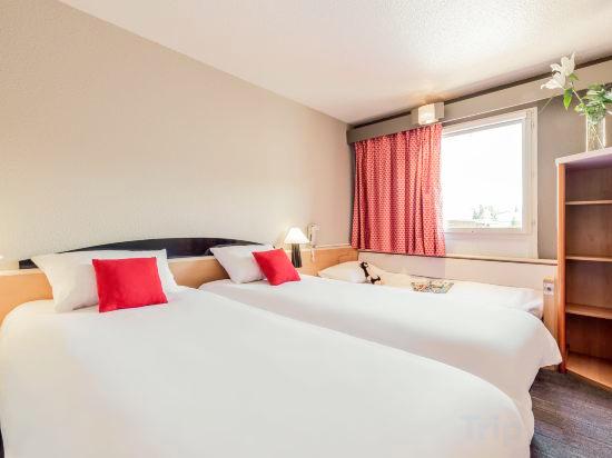 Standard, Twin Beds, Chair Bed