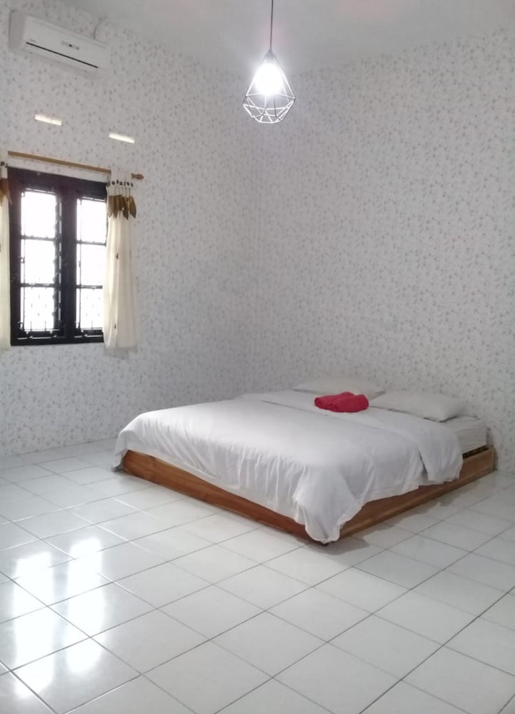 Ndalem Diajeng Homestay 10/25