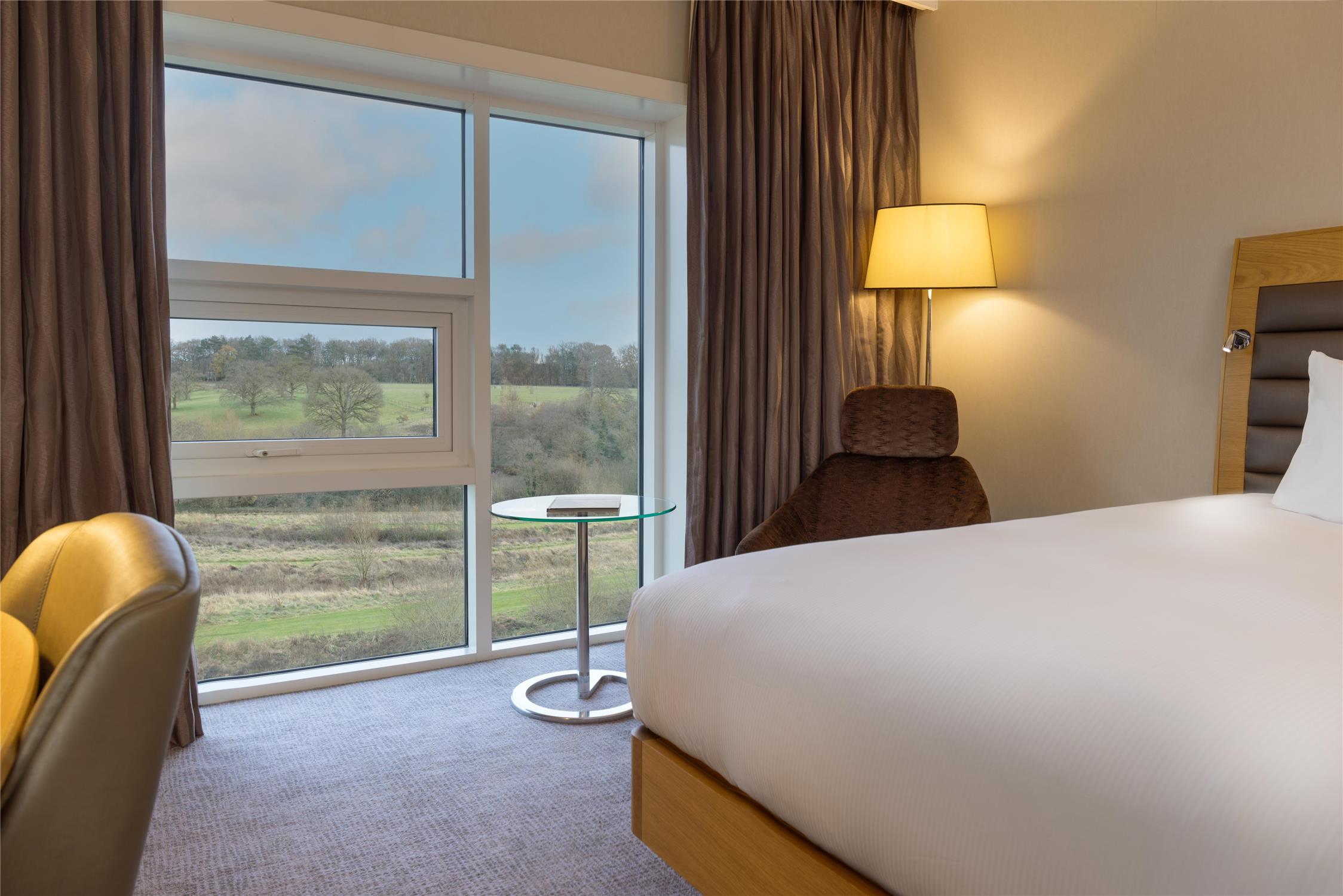 Deluxe, Twin Beds, Country Side View