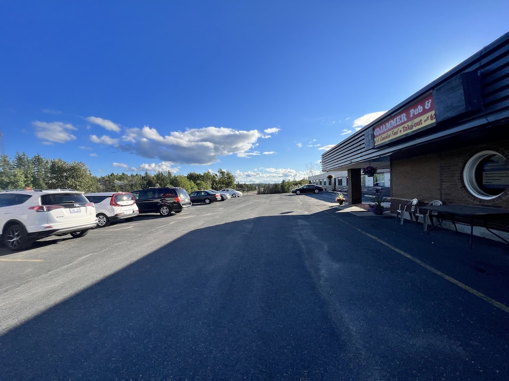 Lively Inn & Suites 55/61