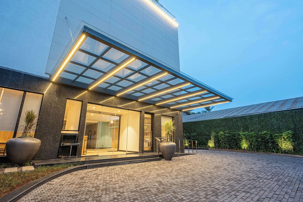 Park Inn & Suites by Radisson Thrissur East Fort 39/47