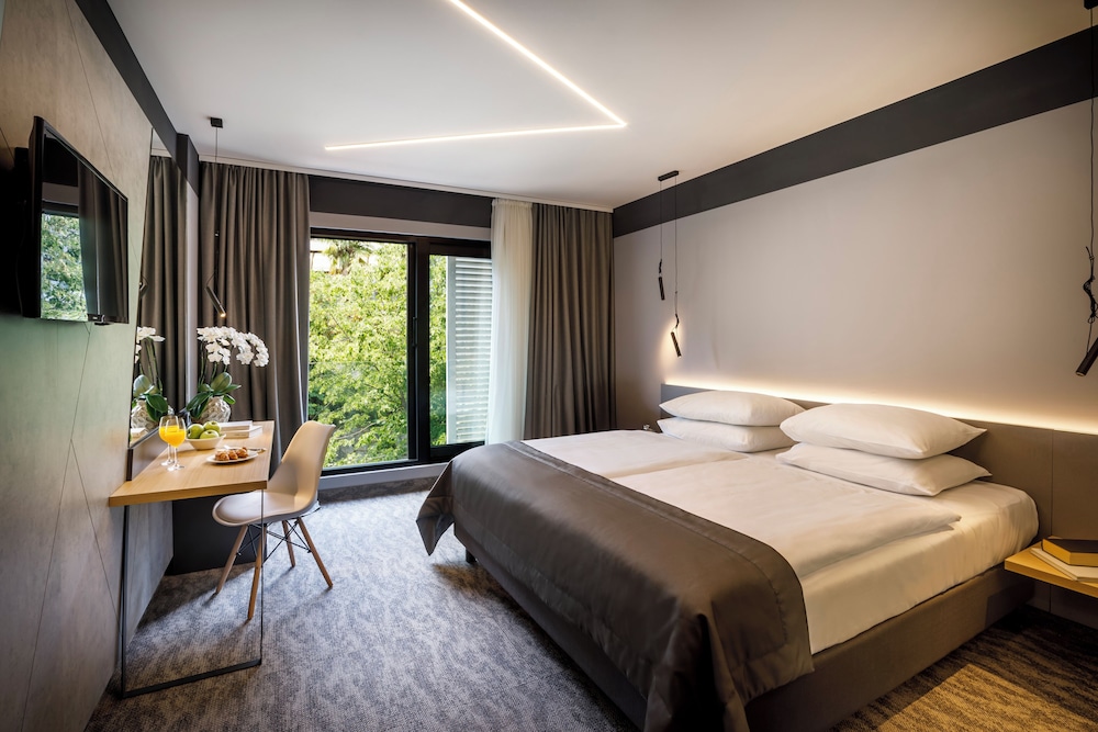SUPERIOR, DOUBLE BED