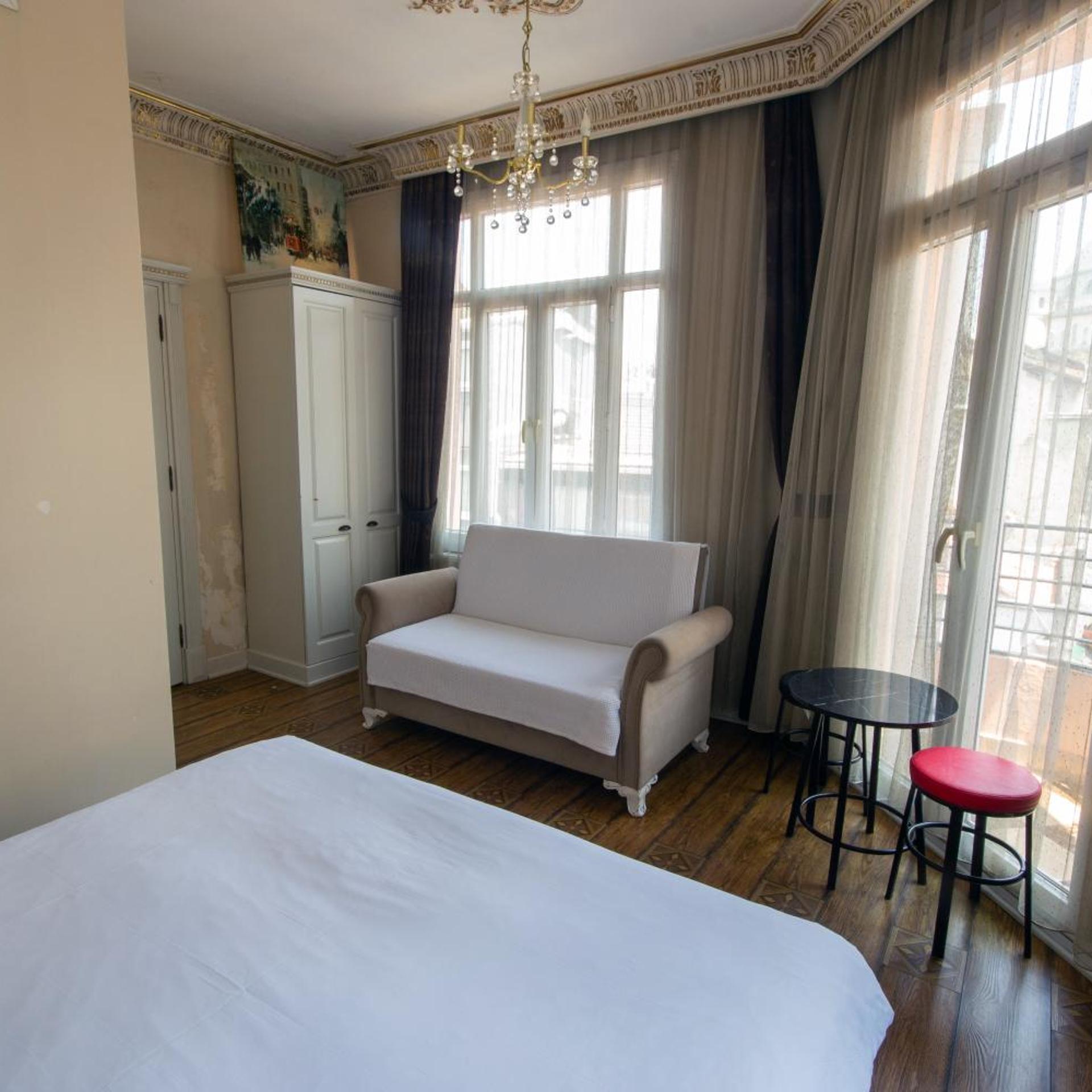 Suite, Apartment