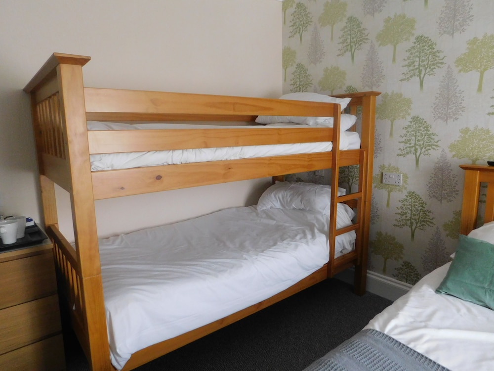 St. Weonards Hotel 8/33
