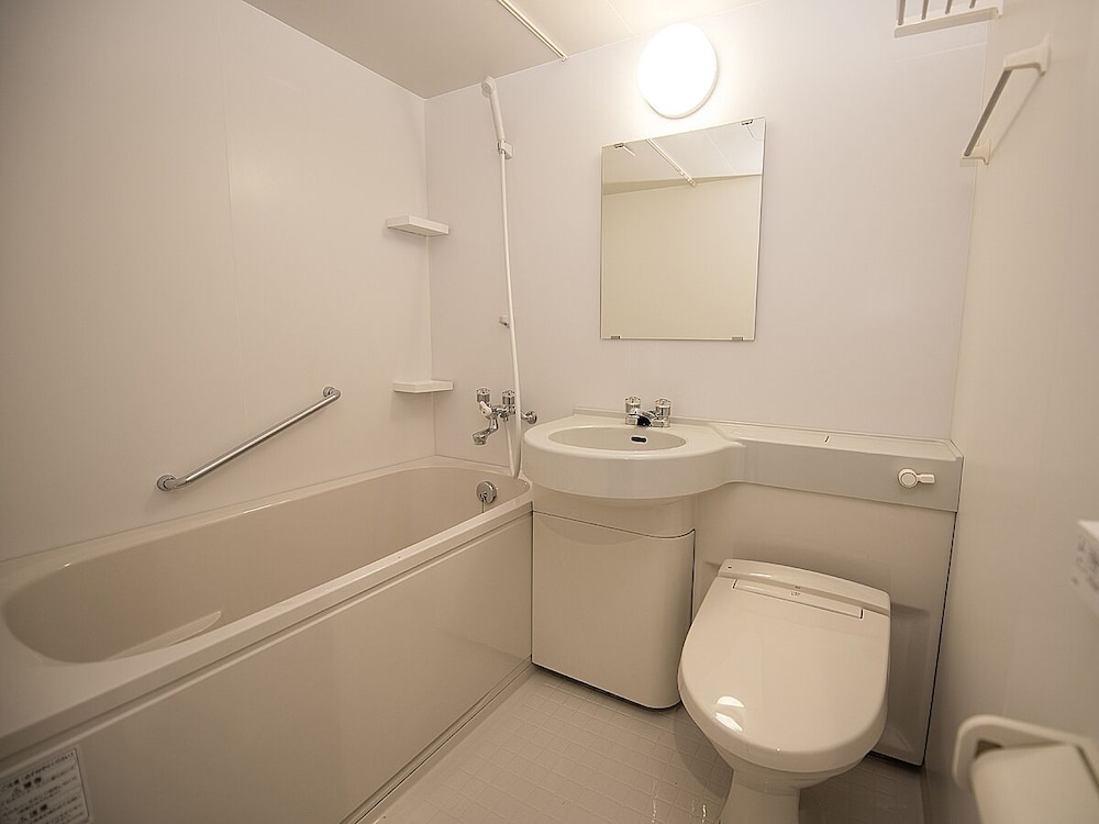 ROOM, TWIN BEDS