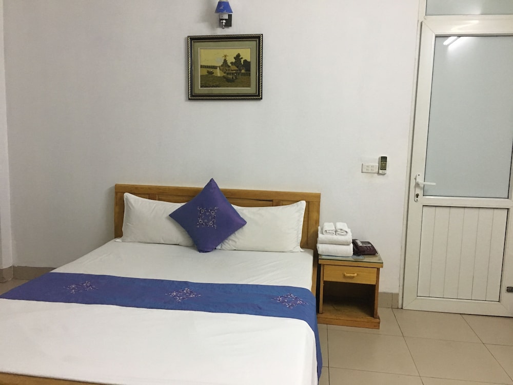 ROOM, DOUBLE BED