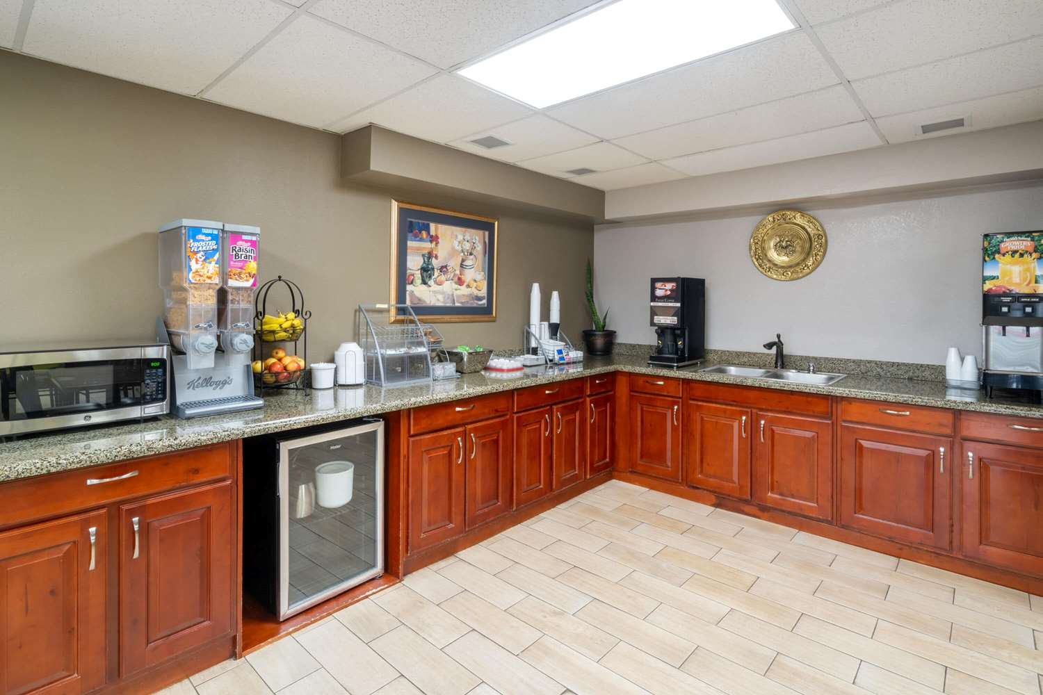 Super 8 by Wyndham Shepherdsville / Louisville South I65 6/32