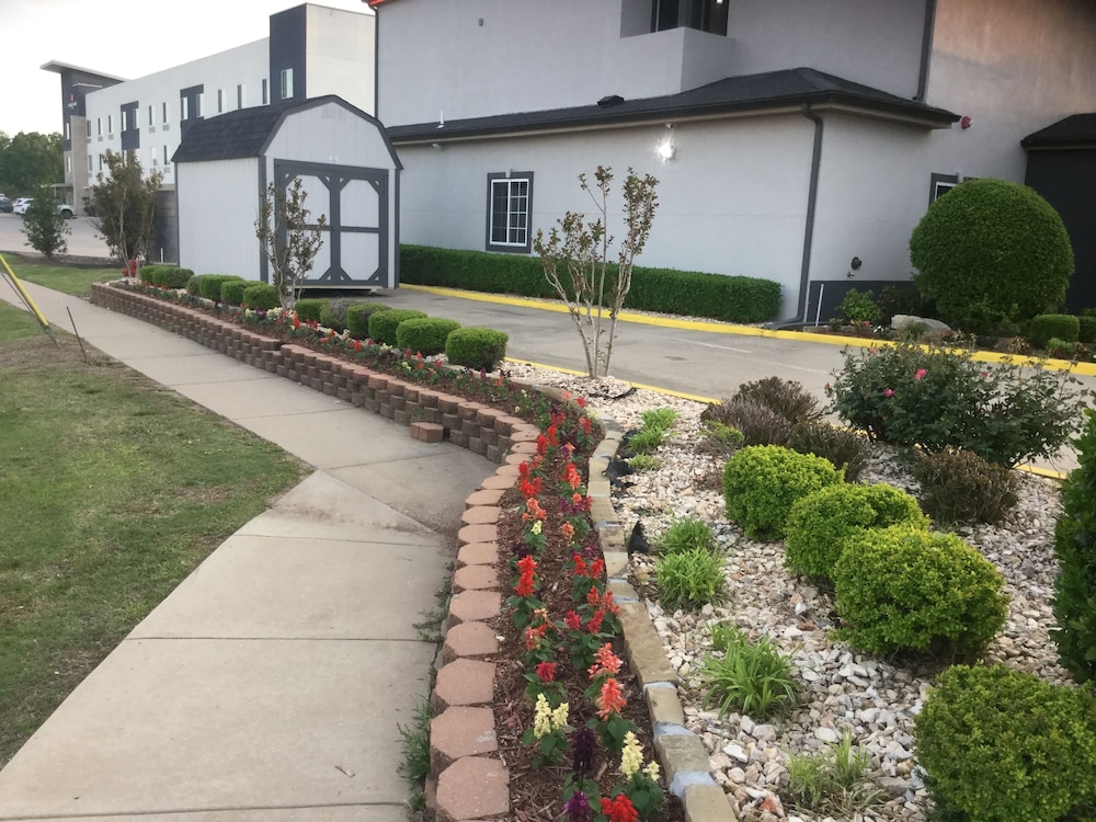 Muskogee Inn And Suites 27/30
