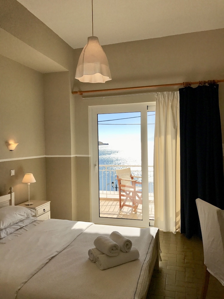 Paradisos Hotel 16/50