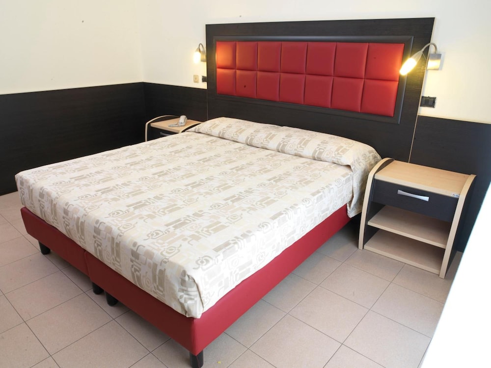 Classic, Queen Bed