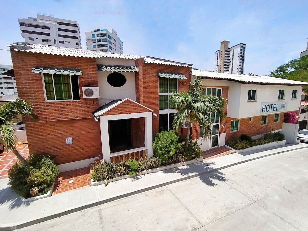 Hotel Brisas Marinas 1/28