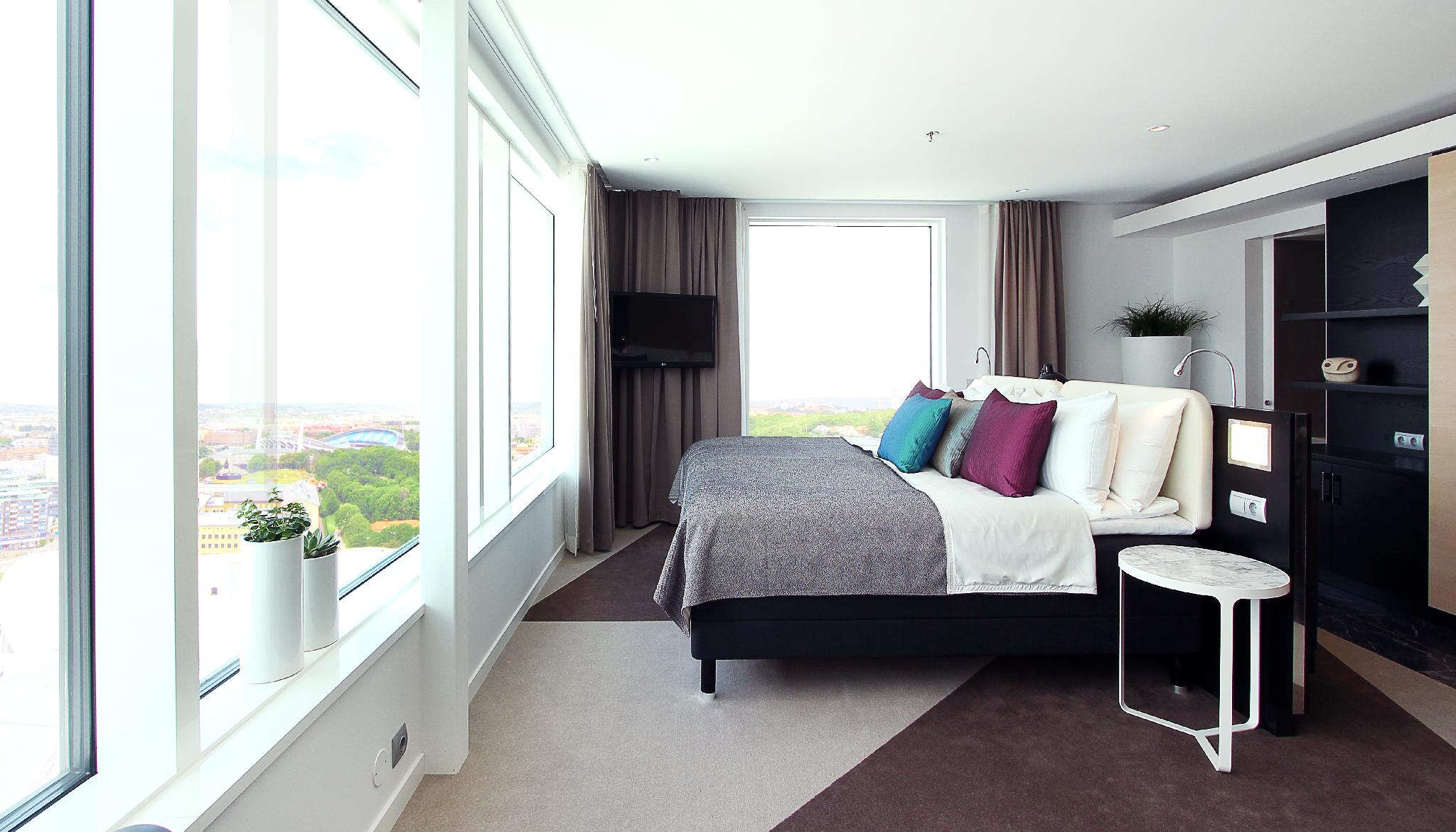 Upper, Deluxe, House