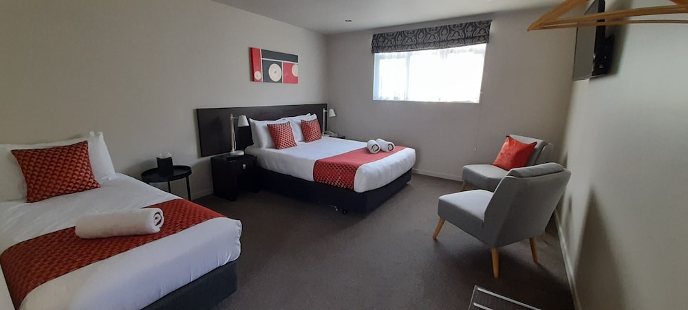 ROOM, TWIN BEDS