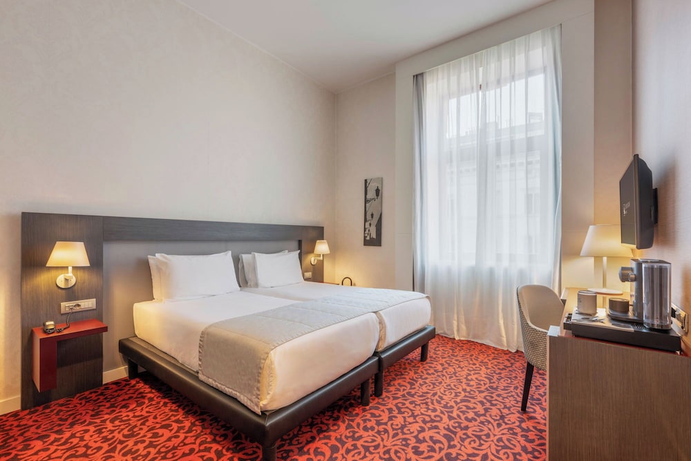 Deluxe, Double Bed, Plaza View