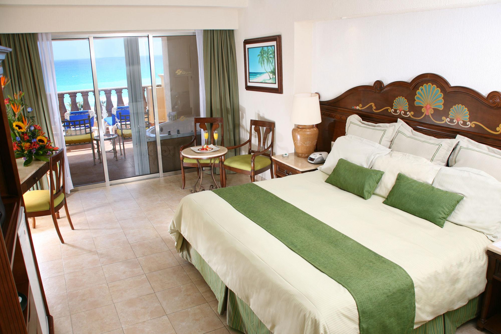 Deluxe, King Bed, Ocean Front, Jetted Tub