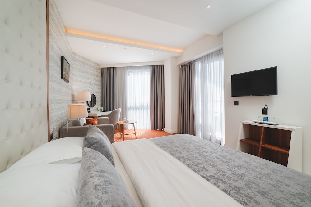 Design, Deluxe, King Bed, Sea View, Terrace, Accessible